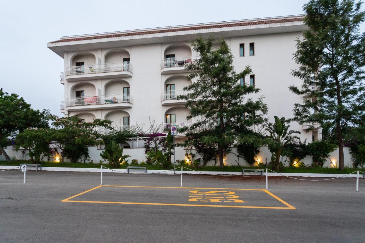 Club Azzurro Hotel & Resort Porto Cesareo Exterior foto